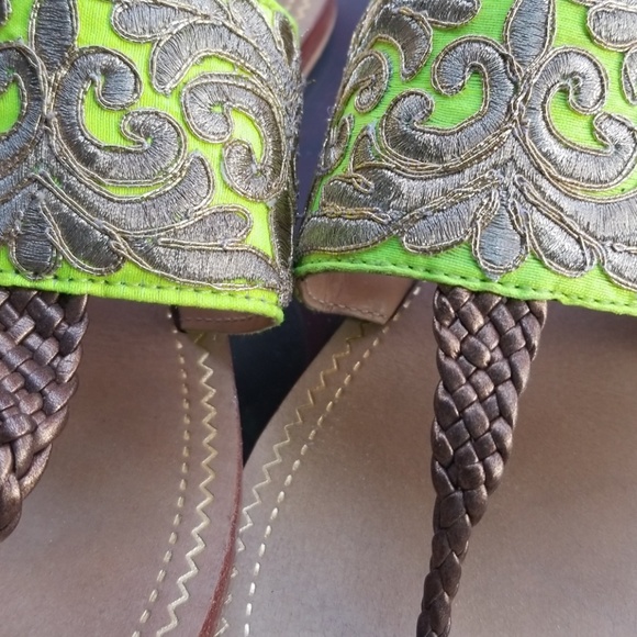 Jasper & Jeera flat gold and florescent sandals - Picture 4 of 6